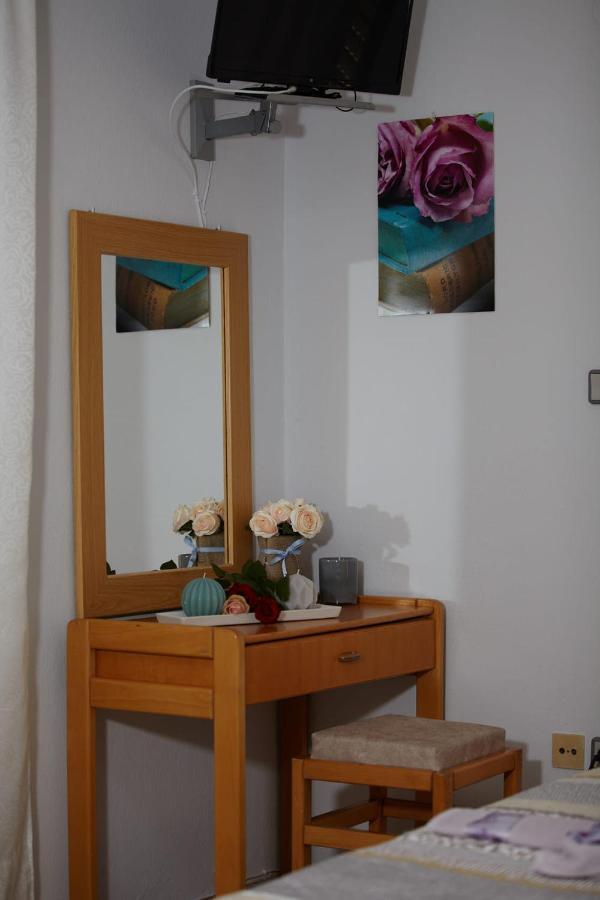 Appartement Dionisos Roses à Paralia Dionisiou Extérieur photo