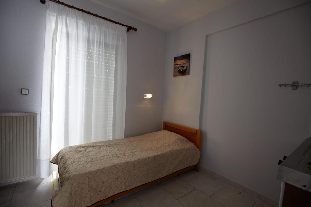 Appartement Dionisos Roses à Paralia Dionisiou Extérieur photo