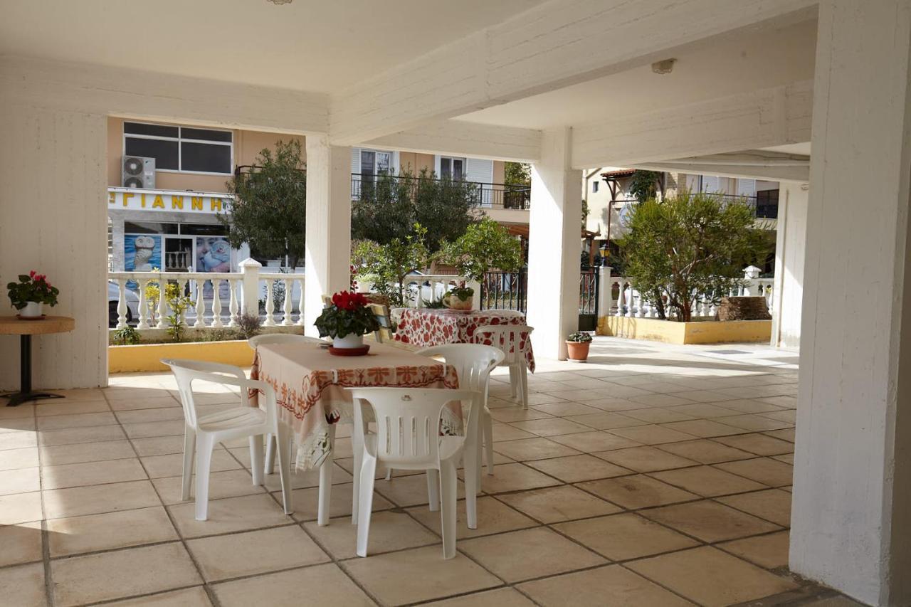 Appartement Dionisos Roses à Paralia Dionisiou Extérieur photo