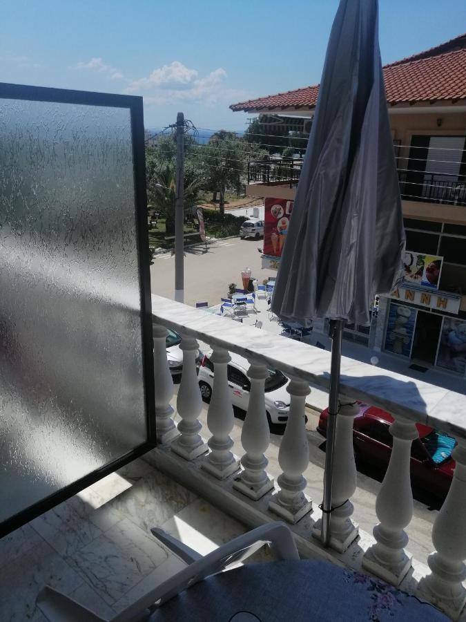 Appartement Dionisos Roses à Paralia Dionisiou Extérieur photo